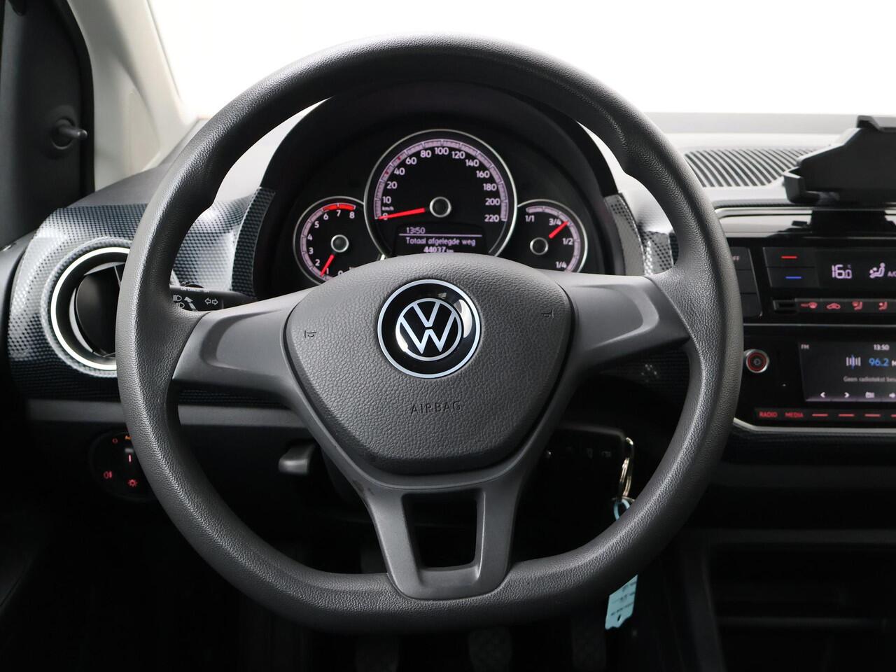 Volkswagen UP! 1.0 BMT move up! | 60 PK | Achteruitrijcamera | Climate control | DAB+ radio |