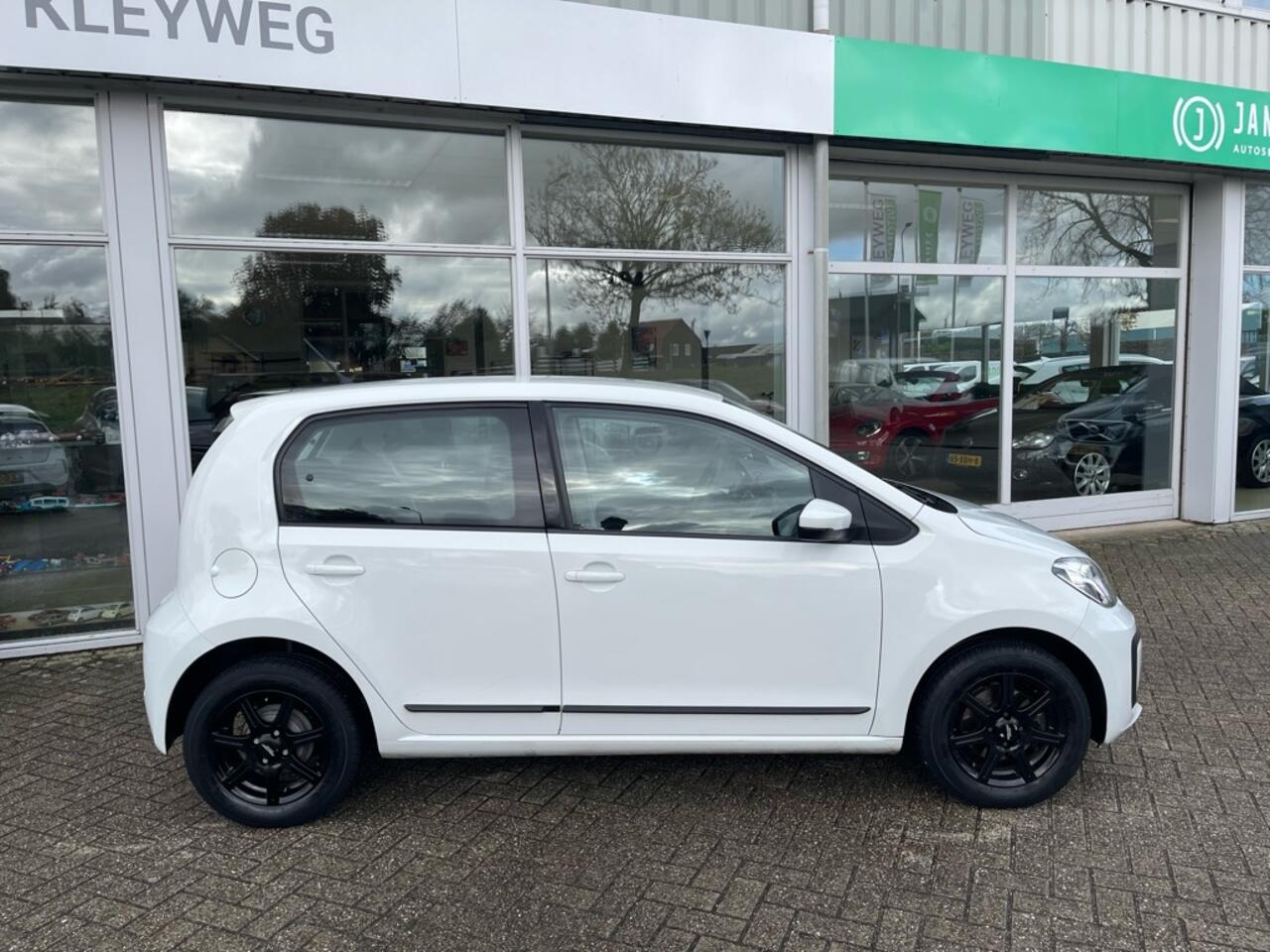 Volkswagen UP! 1.0 BMT move up! Airco, Bluetooth, Lm velg