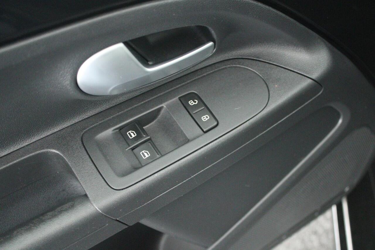 Volkswagen UP! 1.0 BMT 60pk take up! Airco Maps&More