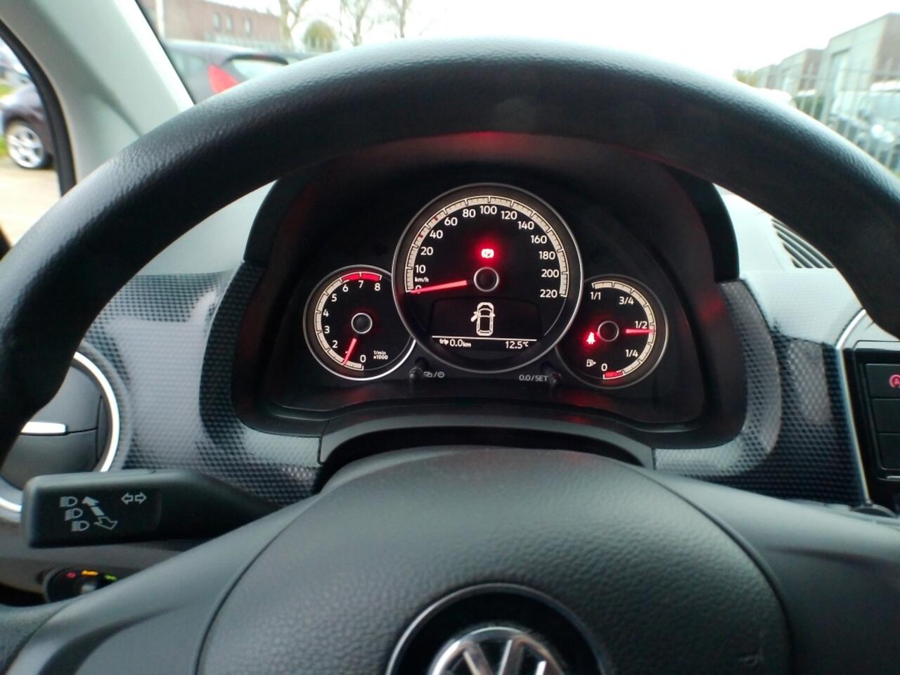 Volkswagen UP! 1.0 BMT move up!