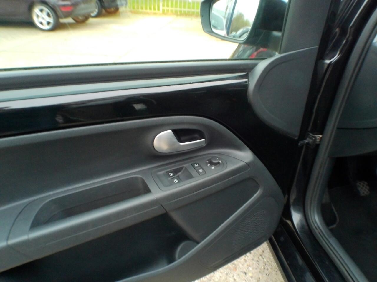 Volkswagen UP! 1.0 BMT move up!