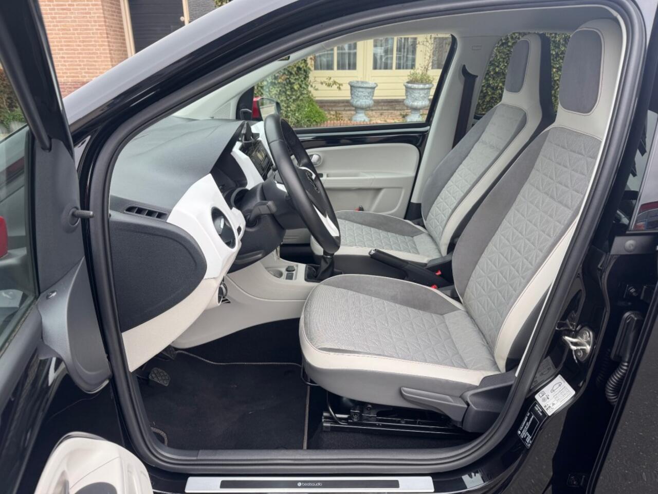 Volkswagen UP! 1.0 BEATS 5-drs DAB Radio Lane Assist