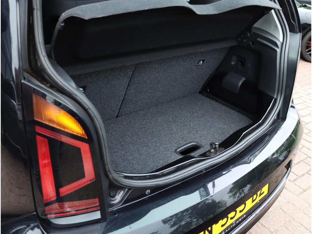 Volkswagen UP! 1.0 Camera | Climate Control | Cruise Control | PDC