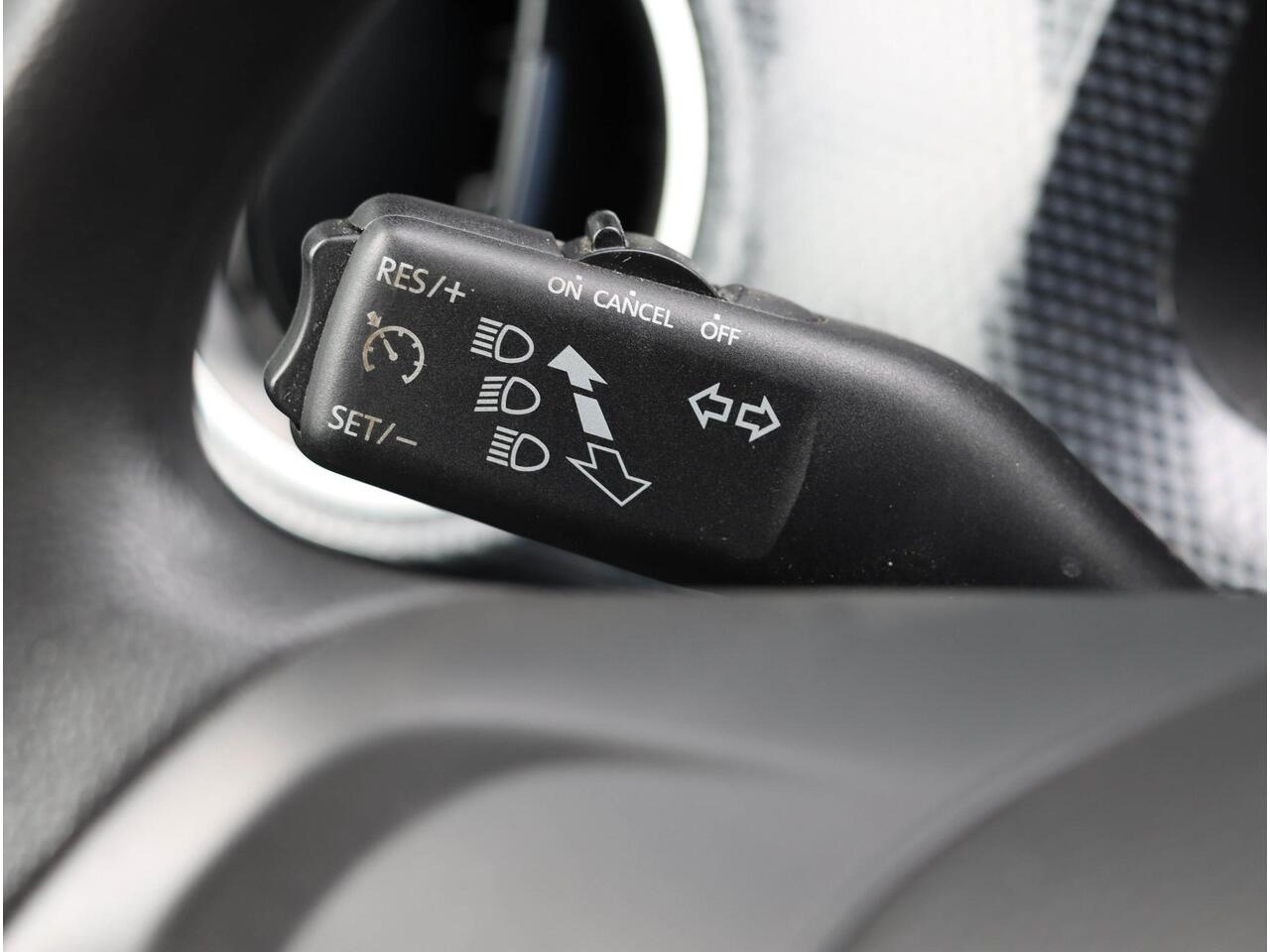 Volkswagen UP! 1.0 Camera | Climate Control | Cruise Control | PDC