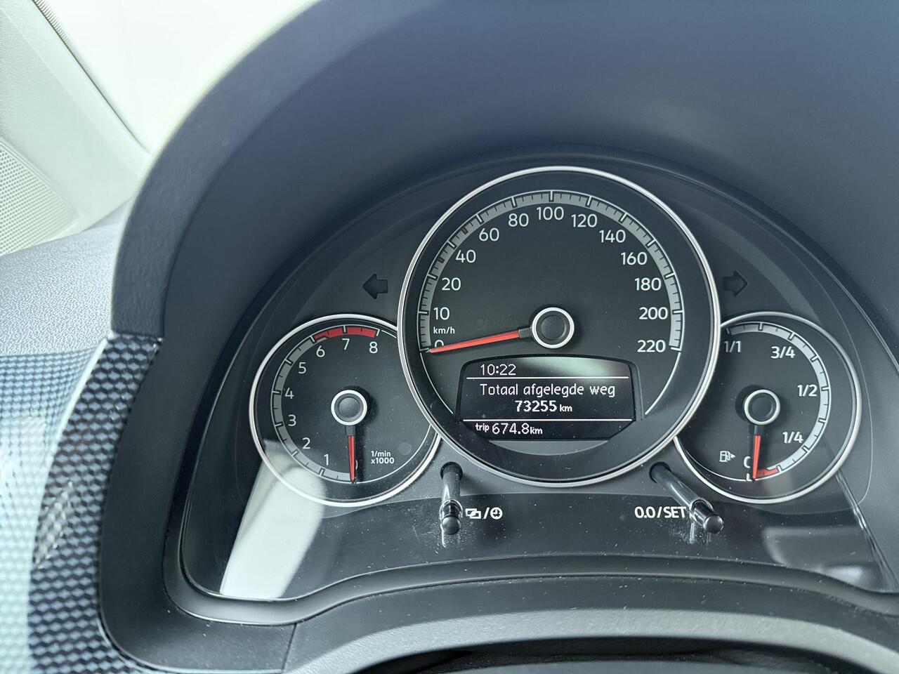 Volkswagen UP! 1.0 | 65 PK | Lane Assist | Airco | DAB+ radio |