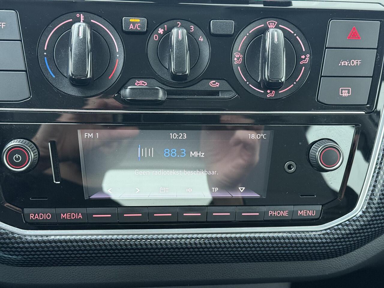 Volkswagen UP! 1.0 | 65 PK | Lane Assist | Airco | DAB+ radio |