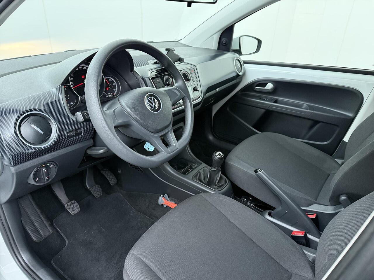 Volkswagen UP! 1.0 | 65 PK | Airco | Lane assist | DAB+ radio |