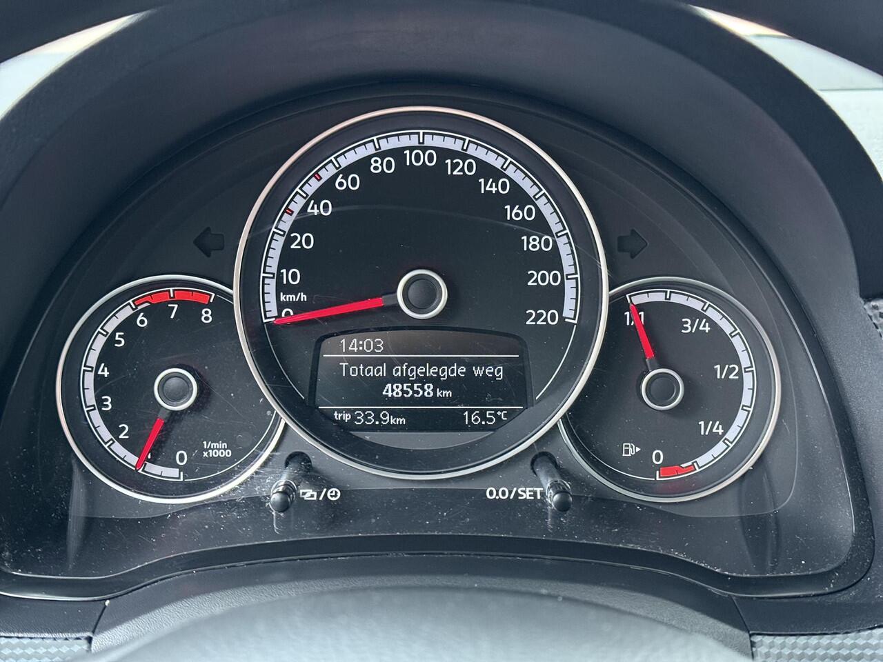 Volkswagen UP! 1.0 | 65 PK | Airco | Lane assist | DAB+ radio |