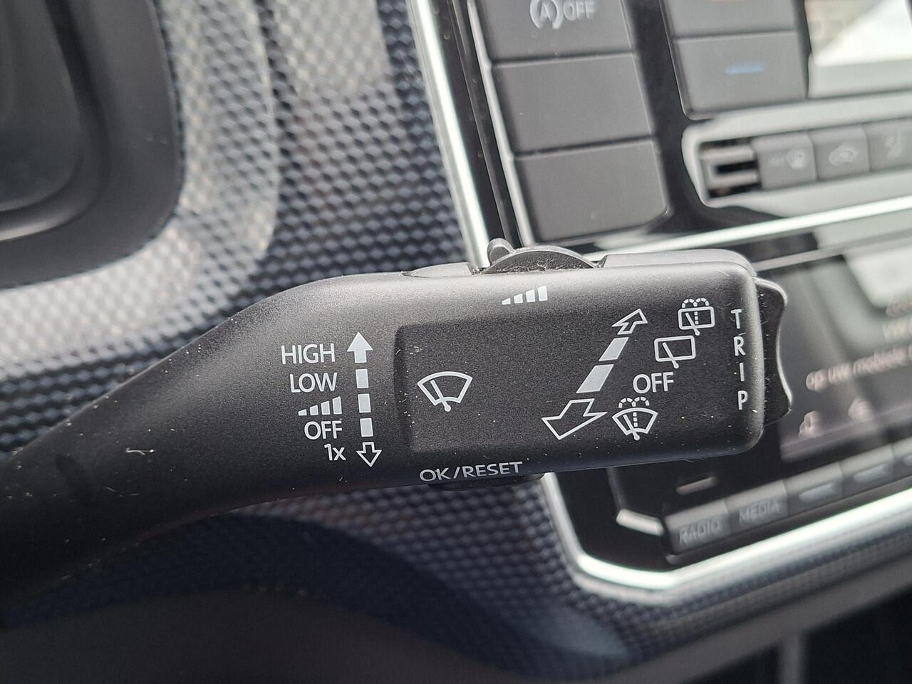 Volkswagen UP! 1.0 BMT move up! AIRCO | CRUISE | PDC / CAMERA | NL-auto | rijklaarprijs !!