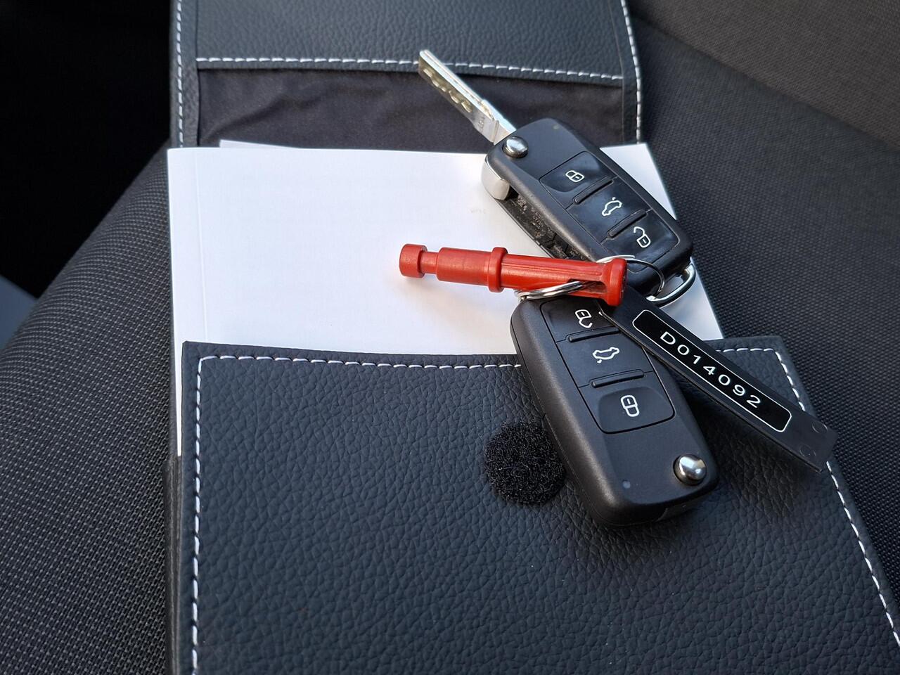 Volkswagen UP! 1.0 BMT move up! AIRCO | PDC A/CAMERA | CRUISE |NL-auto | rijklaarprijs !!