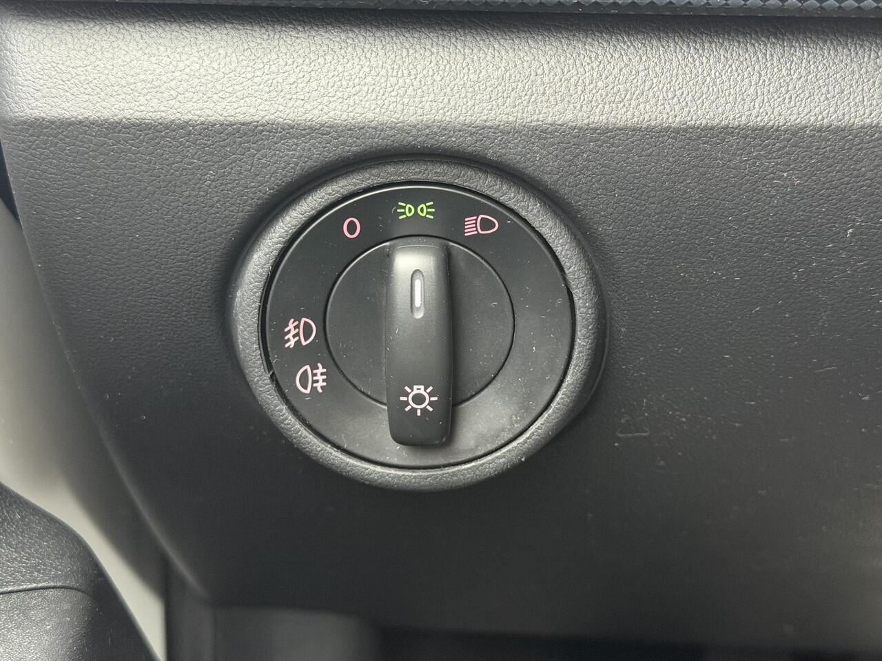 Volkswagen UP! 1.0 Handgeschakeld / Dealer Onderhouden / Stoelverwarming / Multimedia Bluetooth / Airco / Centrale deurvergrendeling / Elektr. Ramen / Rijstrooksensor /