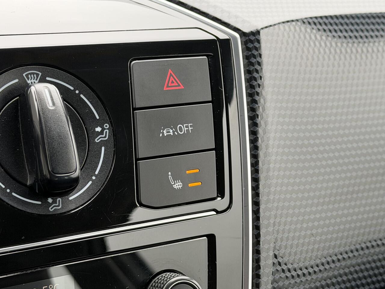Volkswagen UP! 1.0 Handgeschakeld / Dealer Onderhouden / Stoelverwarming / Multimedia Bluetooth / Airco / Centrale deurvergrendeling / Elektr. Ramen / Rijstrooksensor /