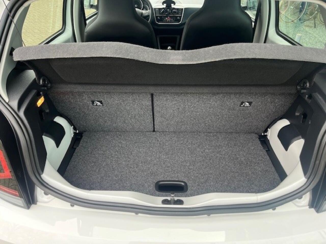 Volkswagen UP! 1.0 5Drs AIRCO DAB