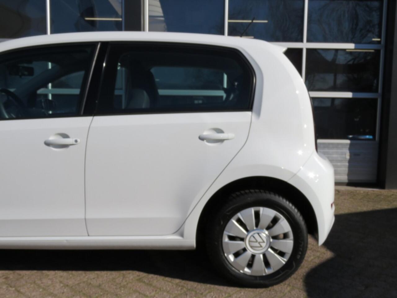 Volkswagen UP! 1.0 / Camera / Clima / Navigatie / BOVAG garantie