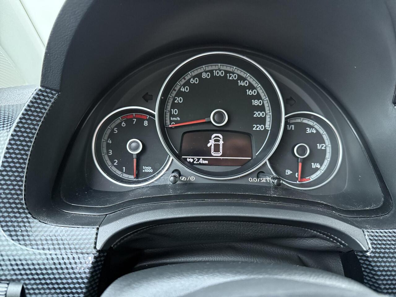 Volkswagen UP! 1.0 | 65 PK | Airco | Lane assist | DAB+ radio |