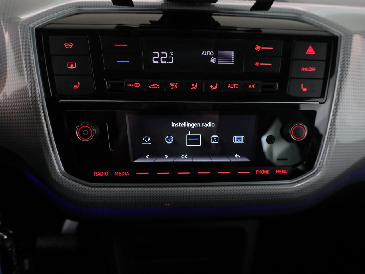 Volkswagen UP! e-Up! e-up! Style 83 pk | SoH 92% | Navigatie via App | Autom. airco | Parkeersensoren achter | Achteruitrijcamera | Cruise control | Stoelverwarming |