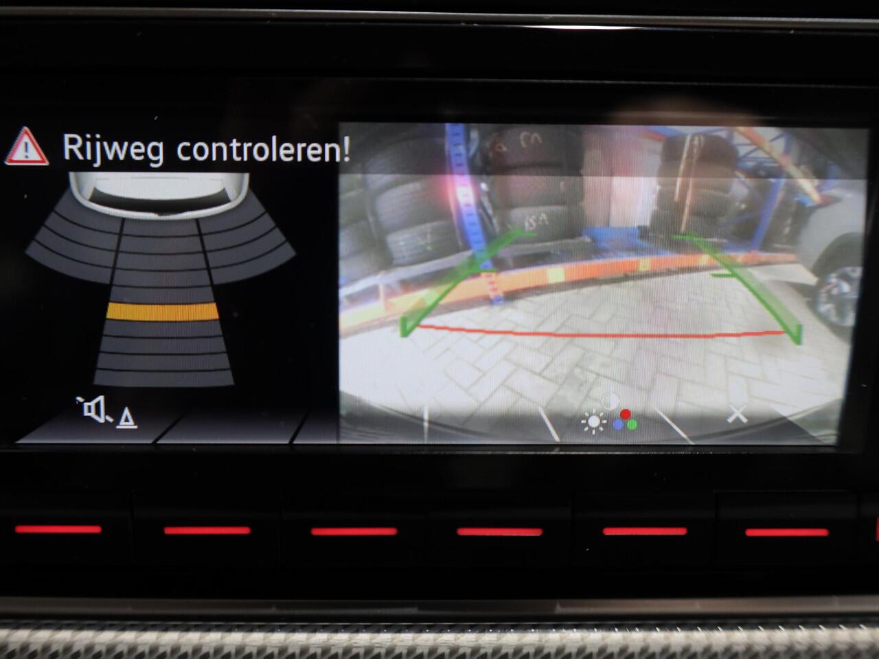 Volkswagen UP! e-Up! e-up! Style 83 pk | SoH 92% | Navigatie via App | Autom. airco | Parkeersensoren achter | Achteruitrijcamera | Cruise control | Stoelverwarming |