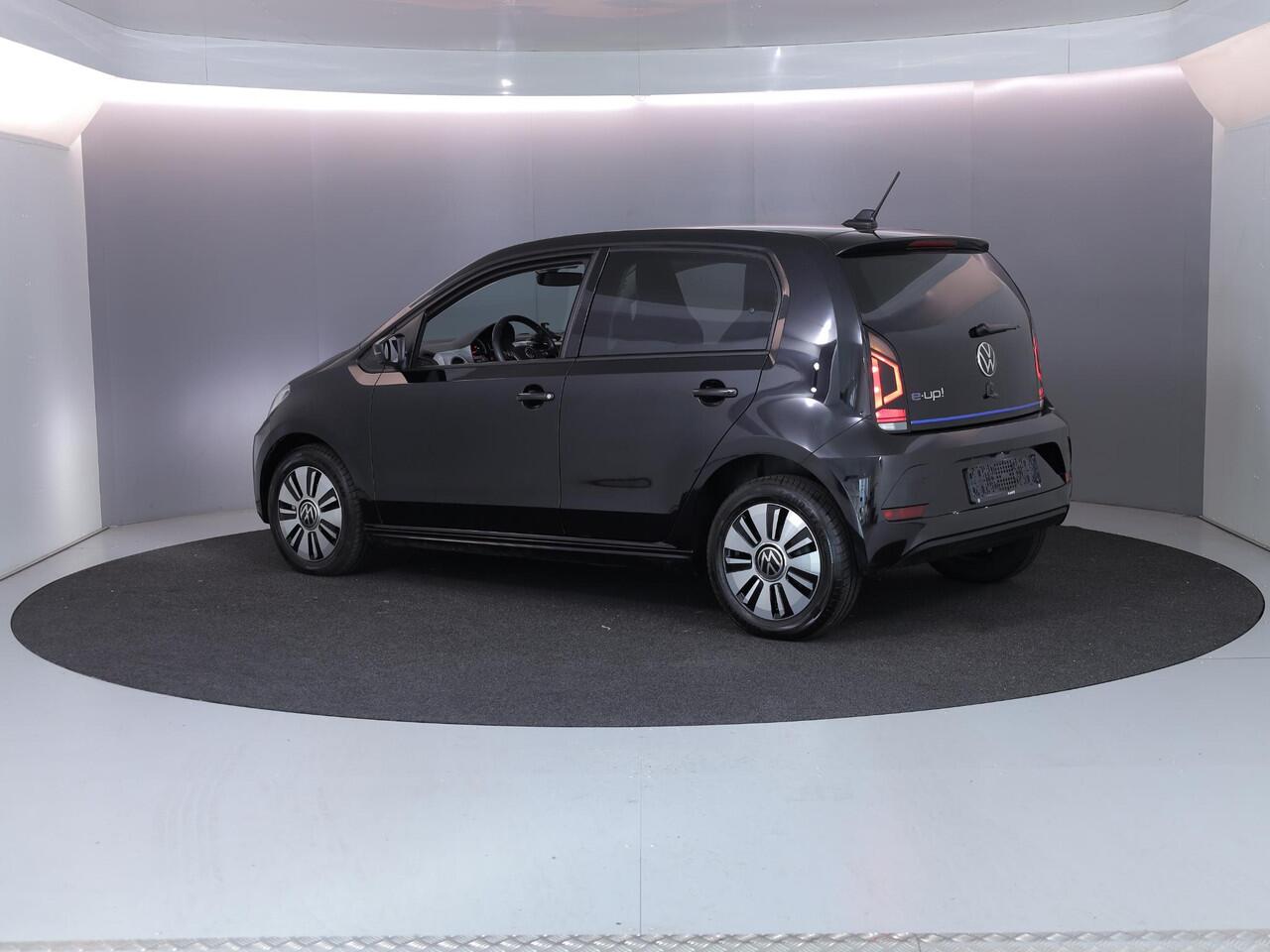 Volkswagen UP! e-Up! e-up! Style 83 pk | SoH 92% | Navigatie via App | Autom. airco | Parkeersensoren achter | Achteruitrijcamera | Cruise control | Stoelverwarming |