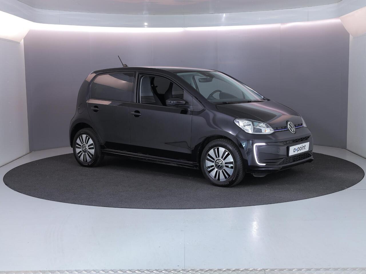 Volkswagen UP! e-Up! e-up! Style 83 pk | SoH 92% | Navigatie via App | Autom. airco | Parkeersensoren achter | Achteruitrijcamera | Cruise control | Stoelverwarming |