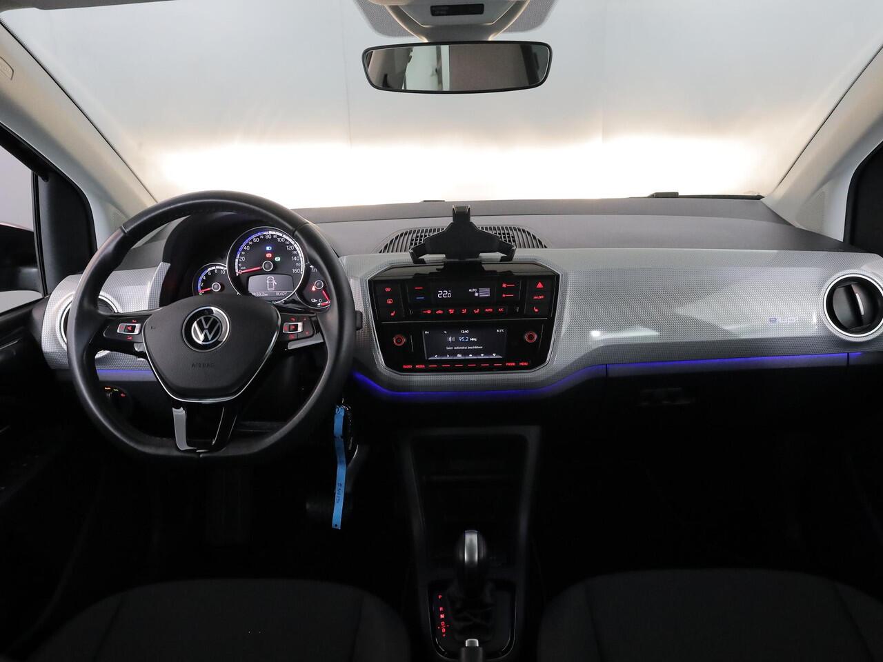 Volkswagen UP! e-Up! e-up! Style 83 pk | SoH 92% | Navigatie via App | Autom. airco | Parkeersensoren achter | Achteruitrijcamera | Cruise control | Stoelverwarming |