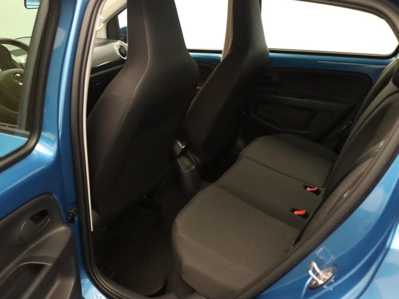 Volkswagen UP! e-Up! e-up! SOH 93,5% !!!- 2 LAADKABELS - CLIMATE CONTROL - STOELVERWARMING - CRUISE CONTROL - LICHTSENSOR - VOORRUITVERWARMING - BLUETOOTH - PARKEERSENSOREN ACHTER - ACHTERUIT RIJCAMERA