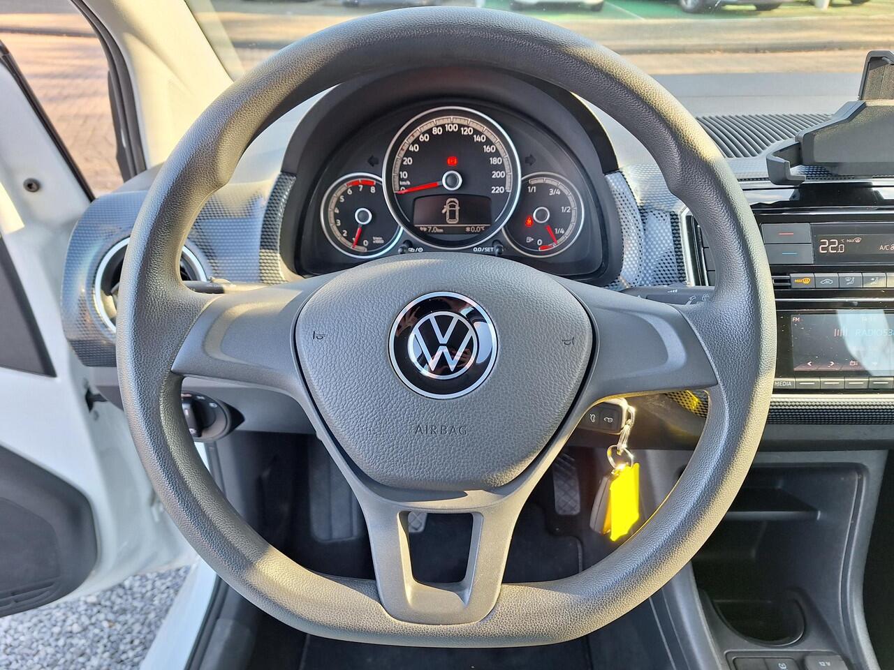 Volkswagen UP! 1.0 (Clima,Camera,LM,Cruise)