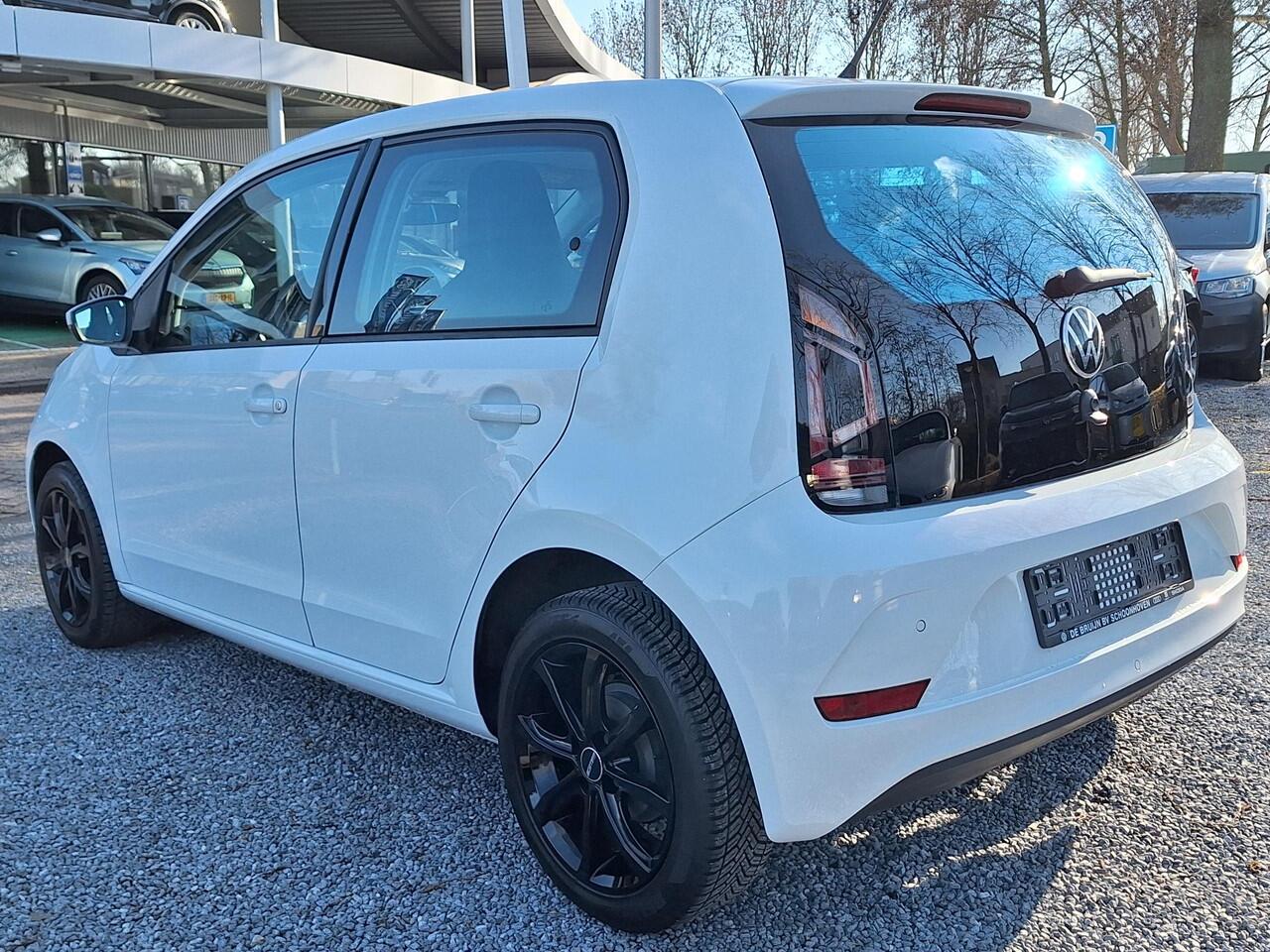 Volkswagen UP! 1.0 (Clima,Camera,LM,Cruise)
