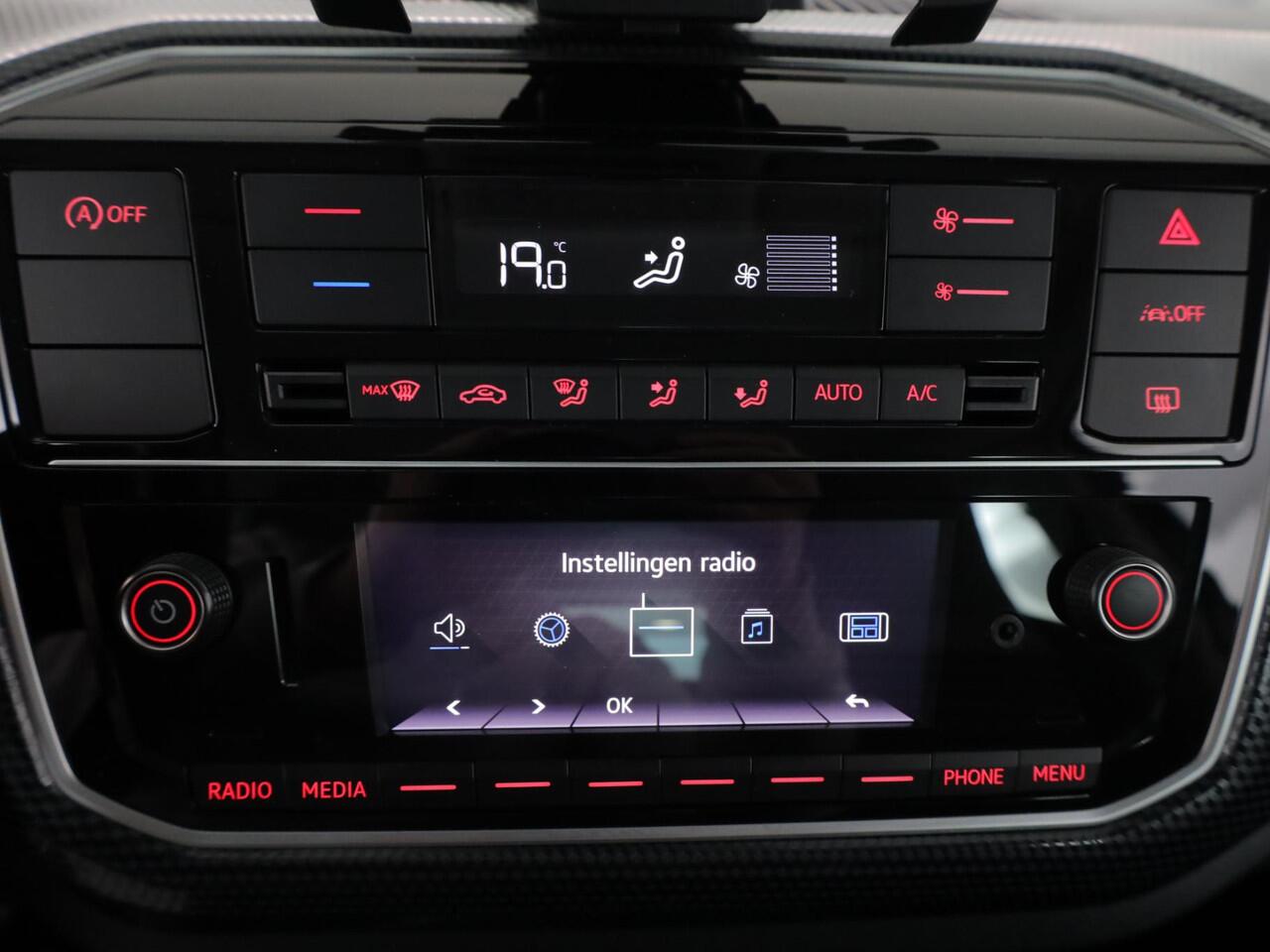 Volkswagen UP! 1.0 | Verlengde Garantie | Navigatie via App | Cruise Control | Achteruitrijcamera |