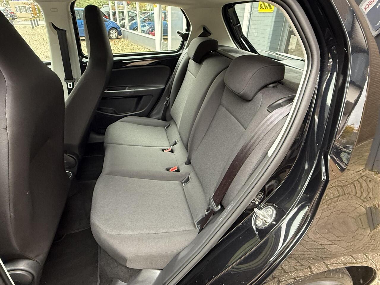 Volkswagen UP! 1.0 / Airco clima/ Camera/ PDC/ Cruise/ Camera/ PDC/ LED/ Navigatie via App