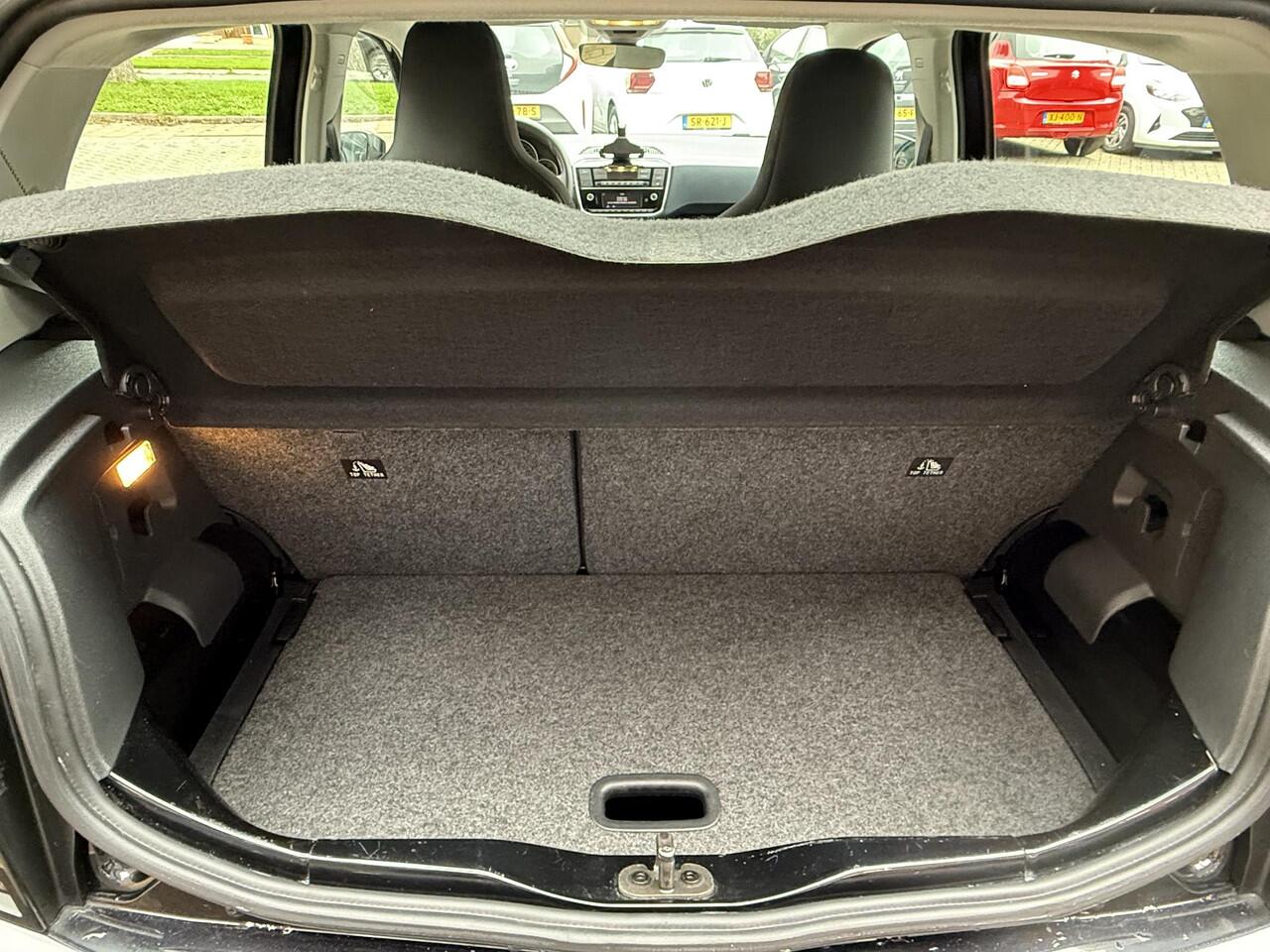 Volkswagen UP! 1.0 / Airco clima/ Camera/ PDC/ Cruise/ Camera/ PDC/ LED/ Navigatie via App