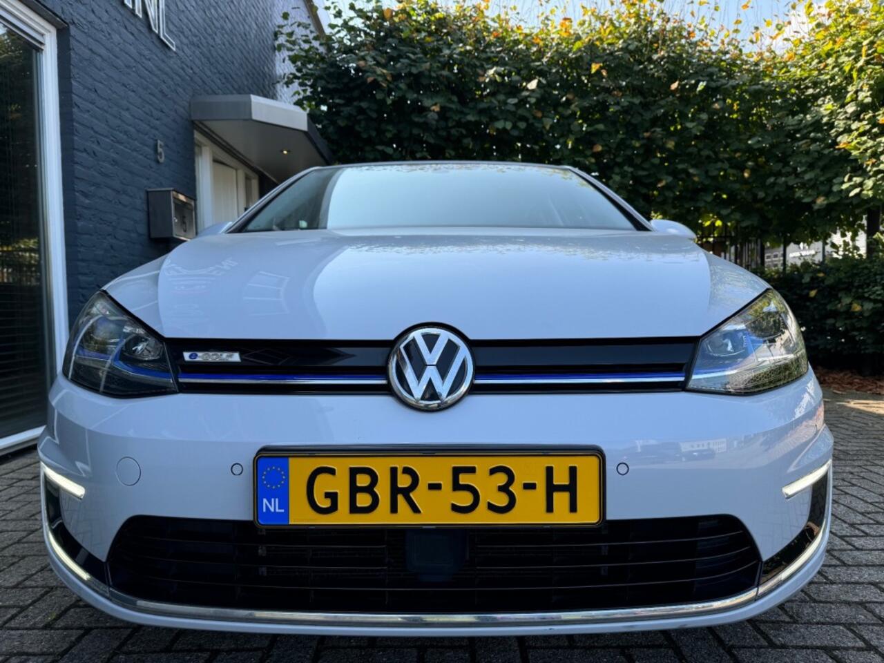 Volkswagen e-Golf E-Golf - Virt. cockpit + Camera + Navi - 44 dkm! -