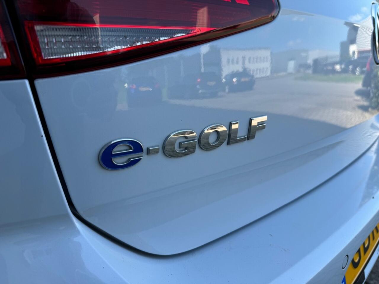 Volkswagen e-Golf E-Golf - Virt. cockpit + Camera + Navi - 44 dkm! -