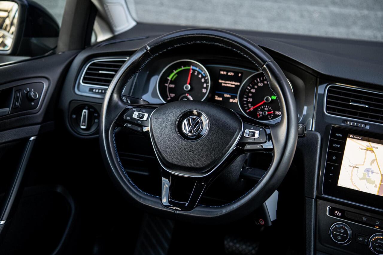Volkswagen e-Golf 35,8 kWh 136 pk | Warmtepomp | Full LED | Navigatie