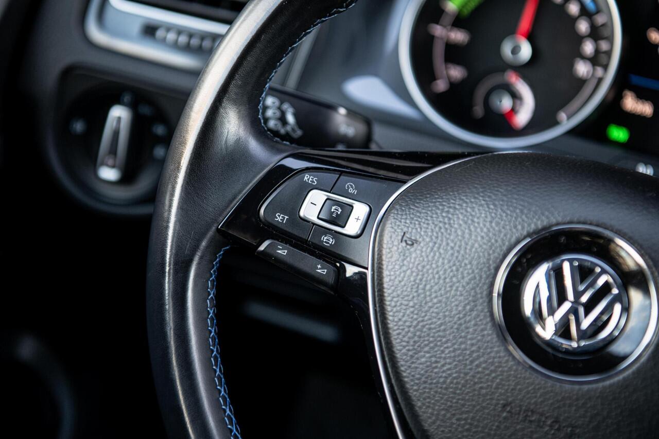 Volkswagen e-Golf 35,8 kWh 136 pk | Warmtepomp | Full LED | Navigatie