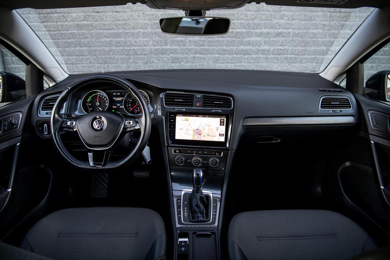 Volkswagen e-Golf 35,8 kWh 136 pk | Warmtepomp | Full LED | Navigatie