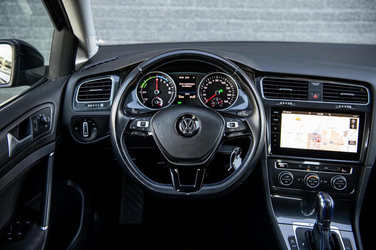 Volkswagen e-Golf 35,8 kWh 136 pk | Warmtepomp | Full LED | Navigatie