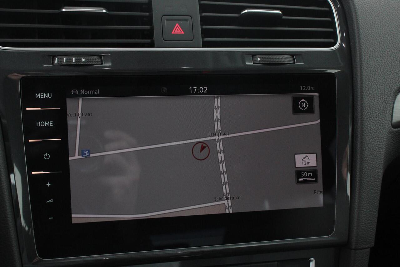 Volkswagen e-Golf Edition Navigatie Climate Control Cruise control adaptief Parkeer sensoren Lichtmetalen Velgen 17"