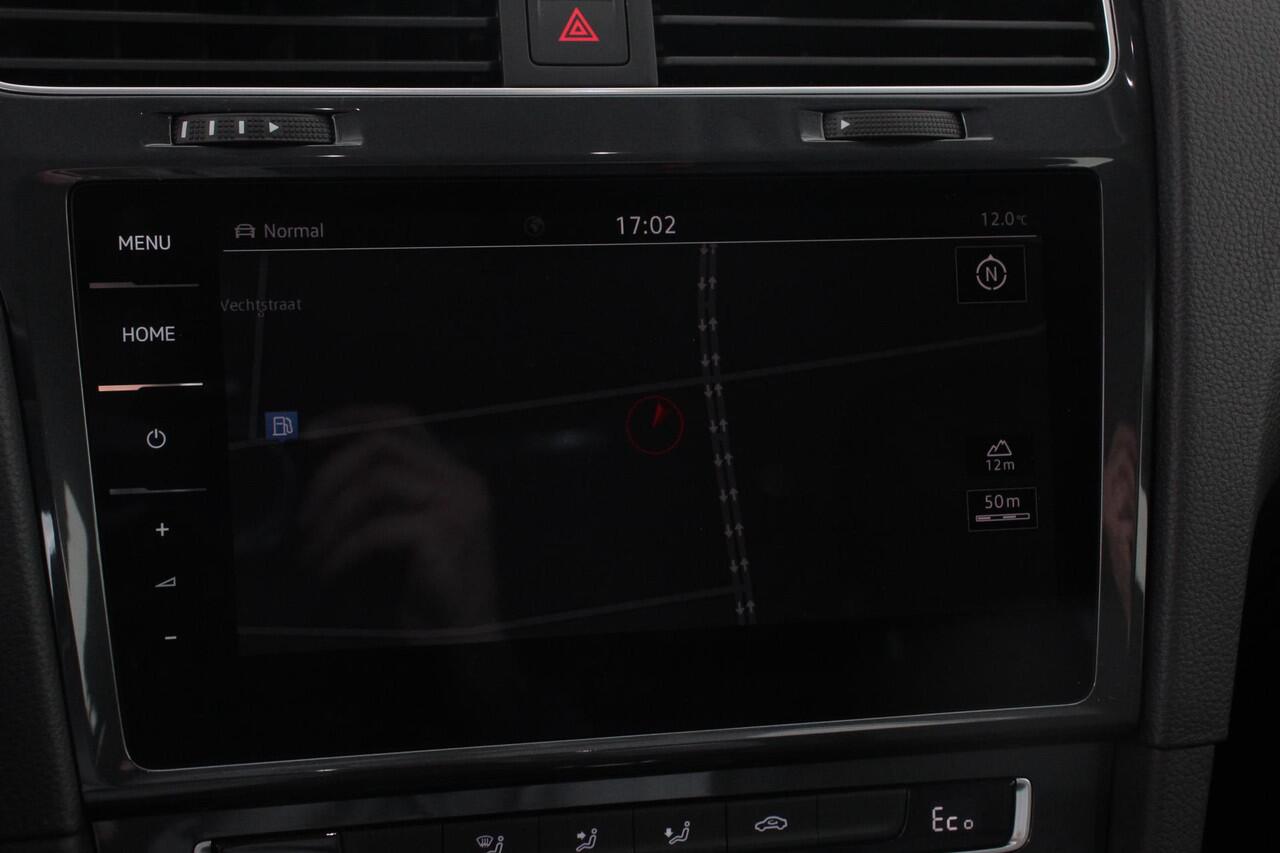 Volkswagen e-Golf Edition Navigatie Climate Control Cruise control adaptief Parkeer sensoren Lichtmetalen Velgen 17"