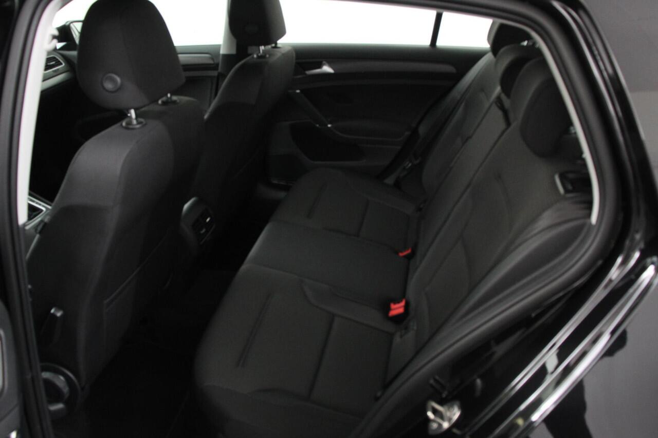 Volkswagen e-Golf Edition Navigatie Climate Control Cruise control adaptief Parkeer sensoren Lichtmetalen Velgen 17"