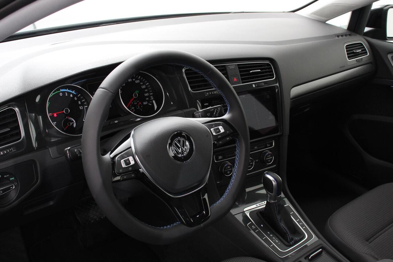 Volkswagen e-Golf Edition Navigatie Climate Control Cruise control adaptief Parkeer sensoren Lichtmetalen Velgen 17"
