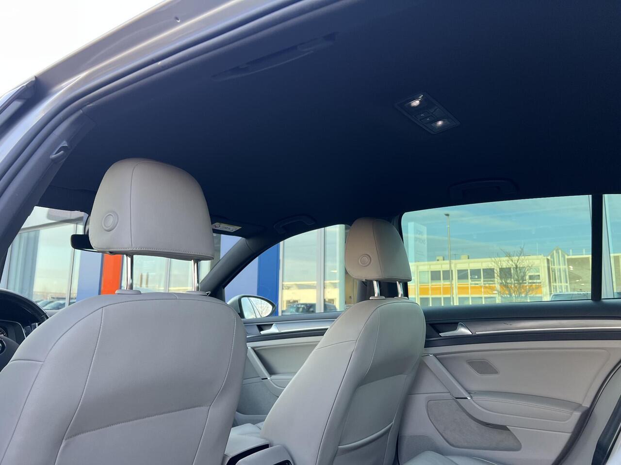 Volkswagen e-Golf e-Golf Virtual Cockpit | Lederen bekleding | Achteruitrijcamera | Warmtepomp | SOH 88,9% |