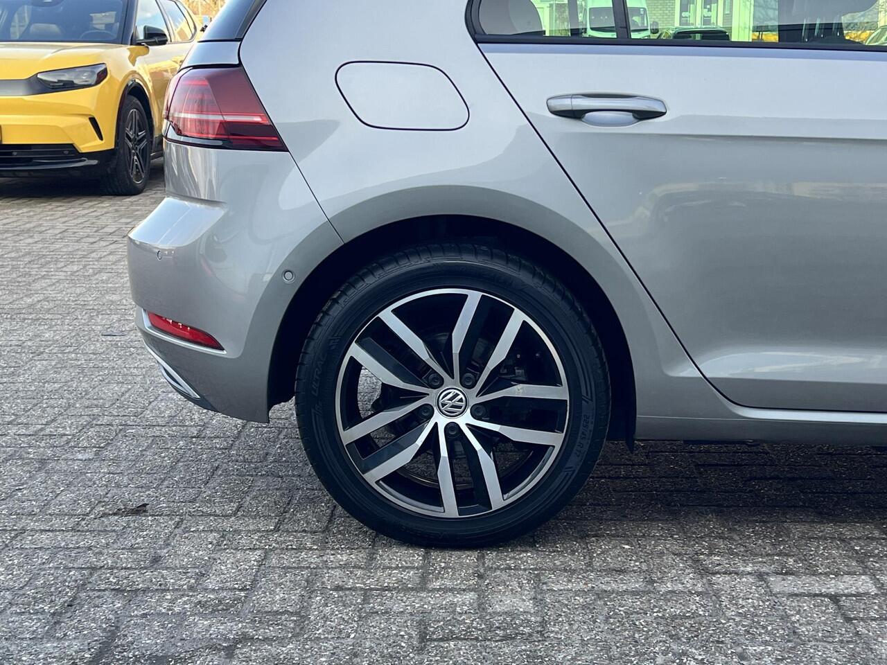 Volkswagen e-Golf e-Golf Virtual Cockpit | Lederen bekleding | Achteruitrijcamera | Warmtepomp | SOH 88,9% |