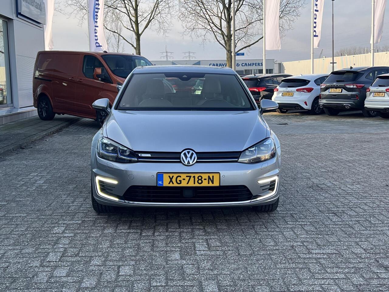 Volkswagen e-Golf e-Golf Virtual Cockpit | Lederen bekleding | Achteruitrijcamera | Warmtepomp | SOH 88,9% |