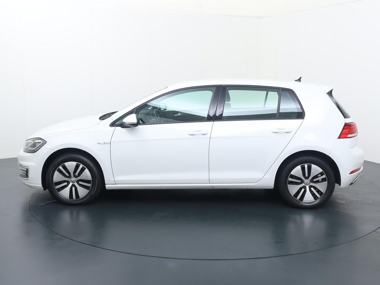Volkswagen e-Golf E-DITION | 136 PK | SoH 87% | Adaptive cruise control | LED verlichting | Navigatiesysteem |