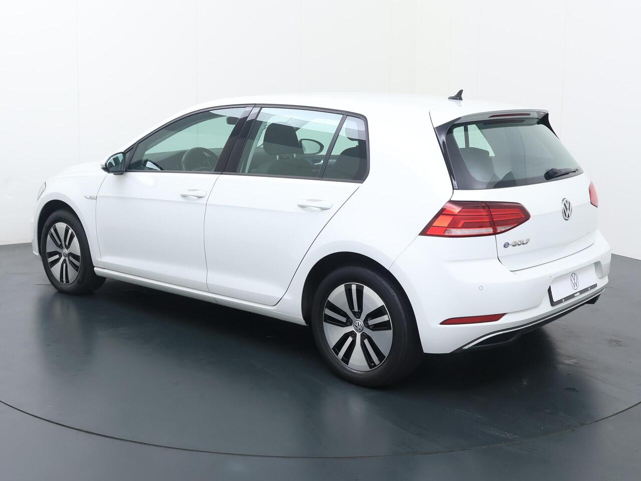 Volkswagen e-Golf E-DITION | 136 PK | SoH 87% | Adaptive cruise control | LED verlichting | Navigatiesysteem |