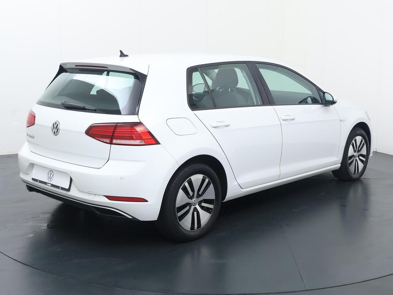 Volkswagen e-Golf E-DITION | 136 PK | SoH 87% | Adaptive cruise control | LED verlichting | Navigatiesysteem |