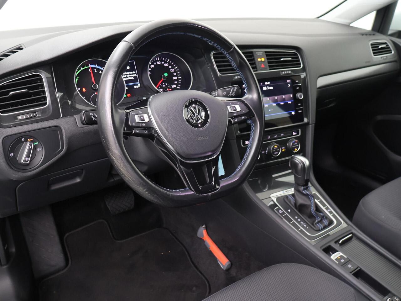 Volkswagen e-Golf E-DITION | 136 PK | SoH 87% | Adaptive cruise control | LED verlichting | Navigatiesysteem |
