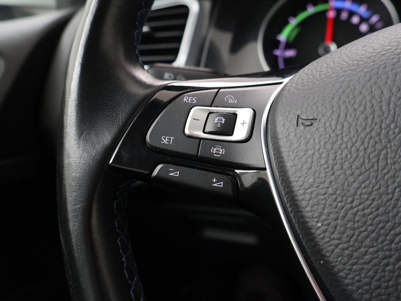 Volkswagen e-Golf E-DITION | 136 PK | SoH 87% | Adaptive cruise control | LED verlichting | Navigatiesysteem |