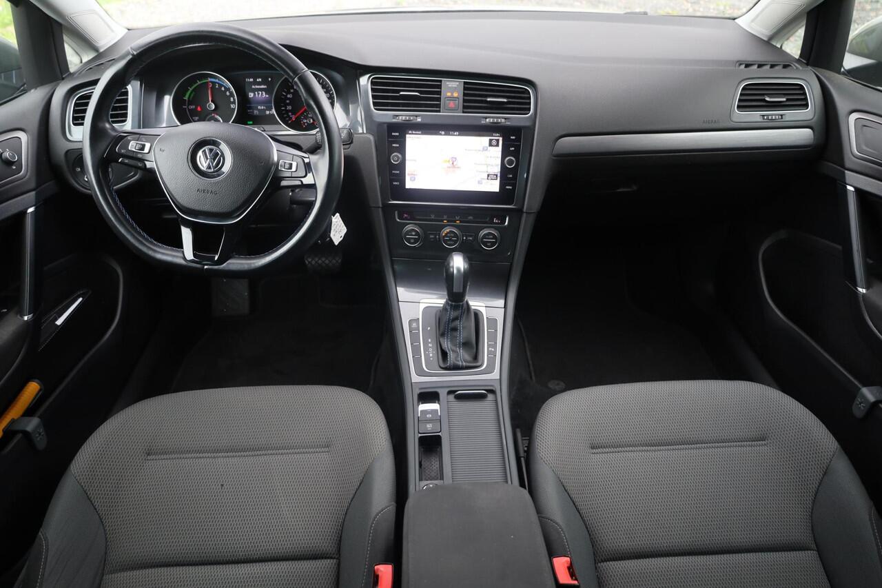 Volkswagen e-Golf E-DITION E Golf, volledig electrisch, 17" LMV Madrid , Discover navi, Extra getint achter, achteruitrij camera