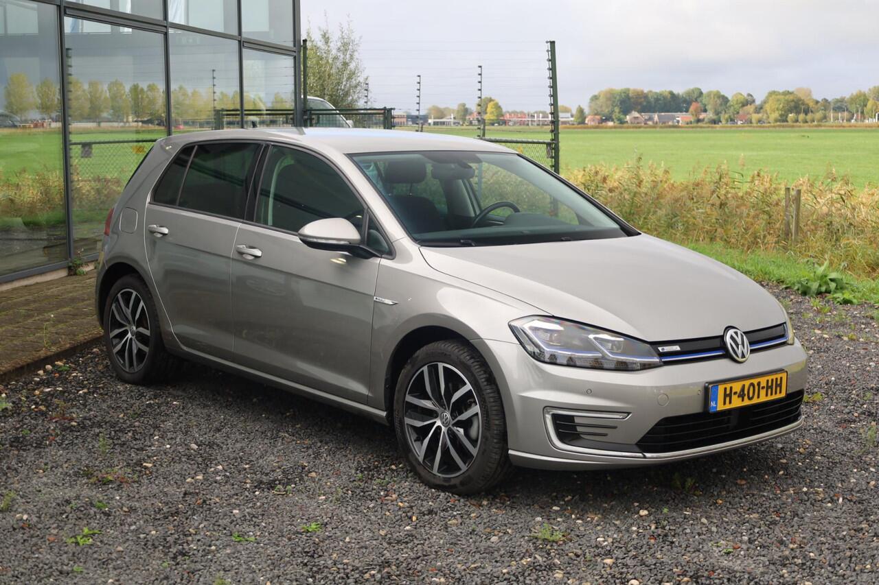Volkswagen e-Golf E-DITION E Golf, volledig electrisch, 17" LMV Madrid , Discover navi, Extra getint achter, achteruitrij camera